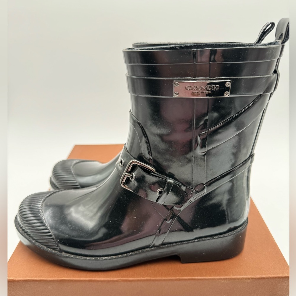Coach - Lester Shiny Rubber Rain Boots - size 6 in box - Picture 5 of 9